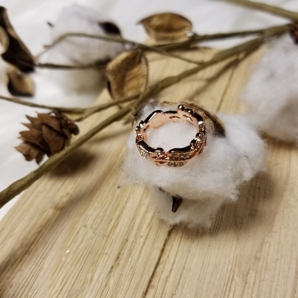 Gorgeous 18k plated Flower Lucky Vine Ring in ROSE GOLD - Picture 9 of 11